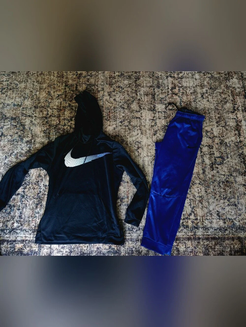 Men Large Nike Black Hoodie & Blue Sweats.